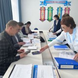 Бракераждық комиссия мектептегі тамақтану бойынша құжаттарды тексерді