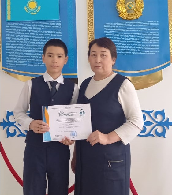 Ұзақбай Мұхаммедәли мектептегі дарынды оқушылардың бірі.